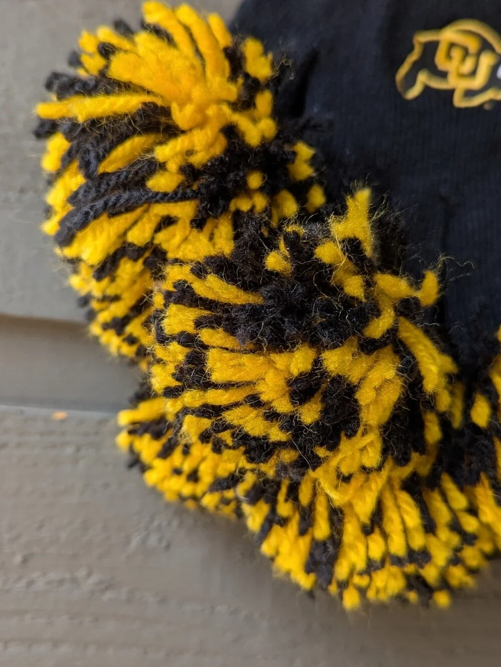 NWT University of Colorado Buffs Spirit Fingers Pom Fringe Gloves